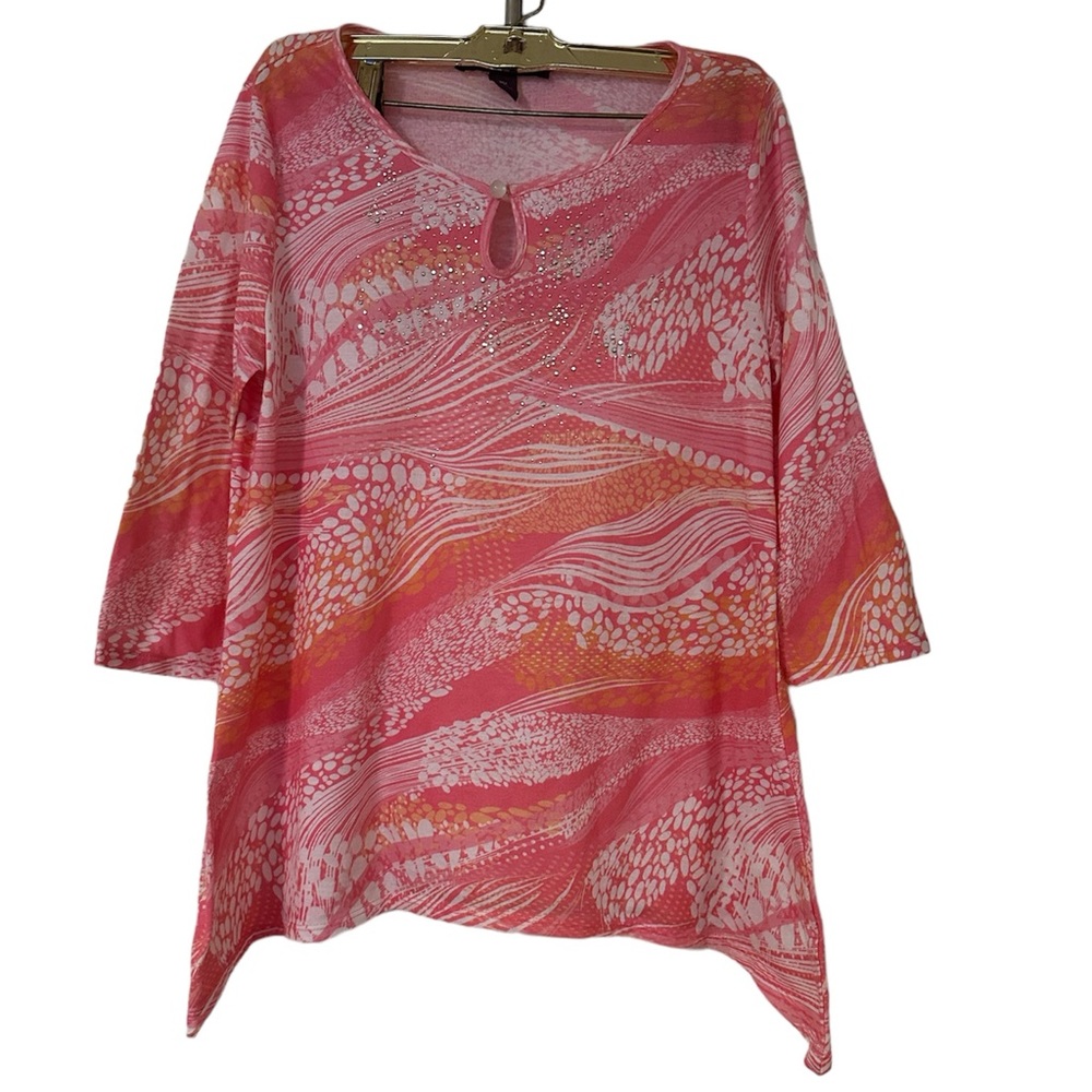 Gloria Vanderbilt  3/4 sleeve Keyhole neck coral pink and orange pattered blouse